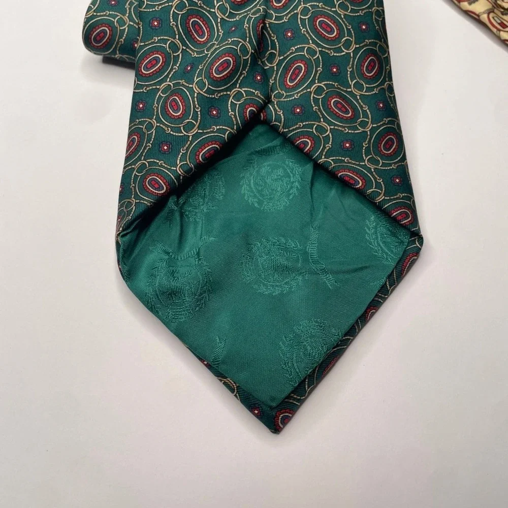 Tommy Hilfiger Mens Green Geometric Medallion Silk Tie Made in USA Italian Silk
